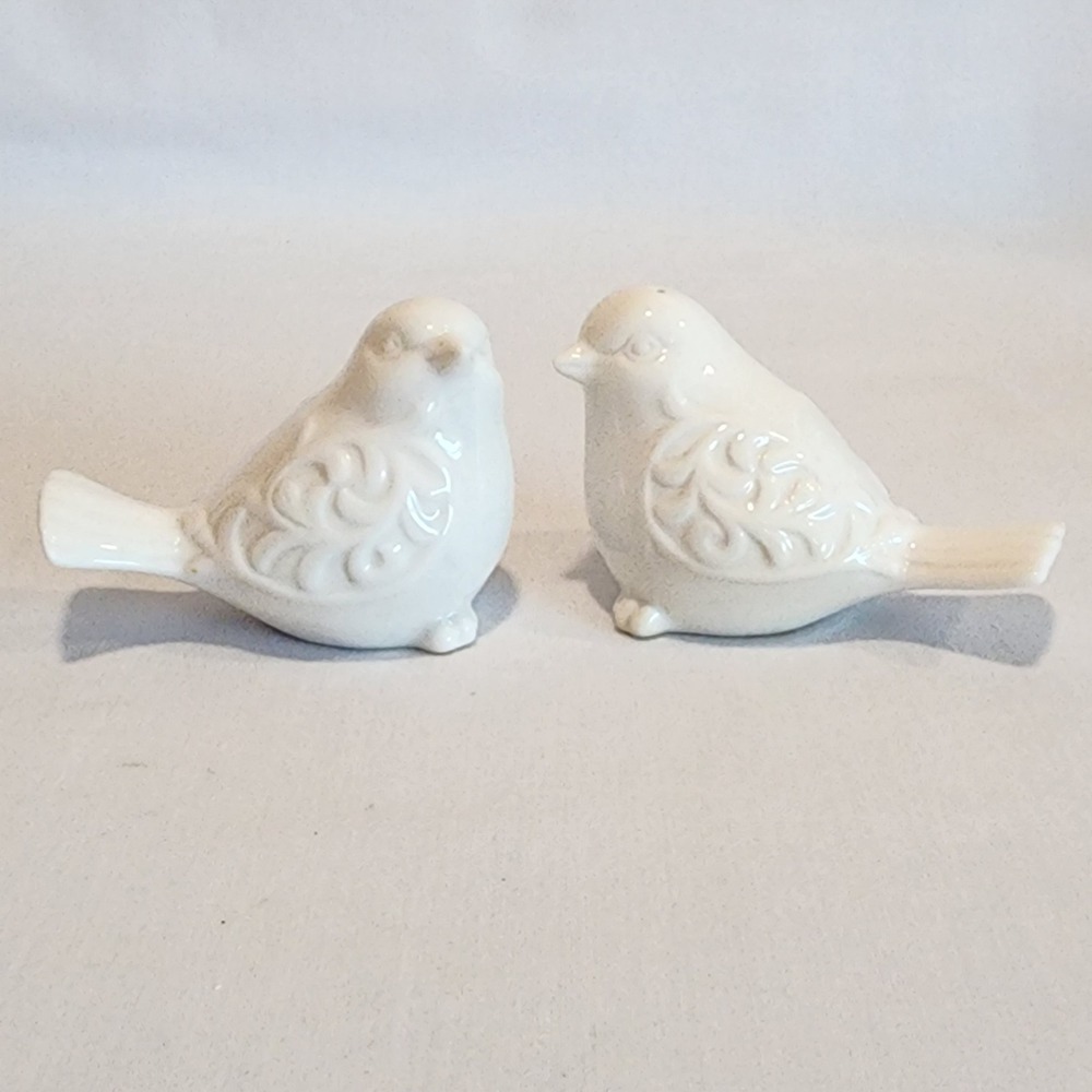 White Ceramic Bird Salt and Pepper Shakers Set Embossed Wing Design Farmhouse